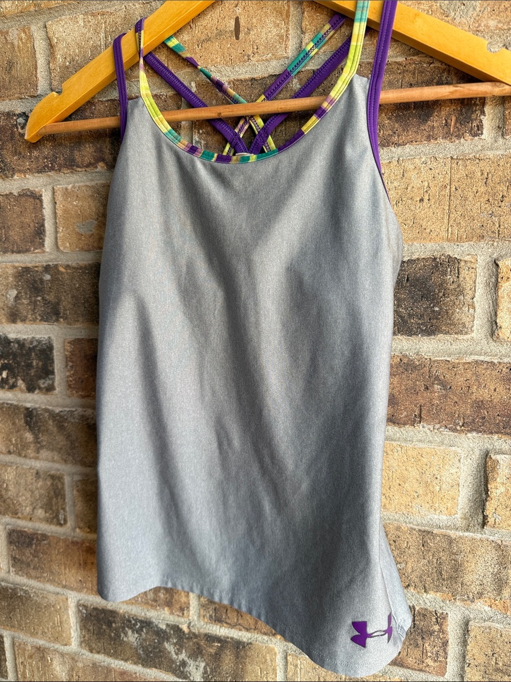 Girls under armour tank w/ built in bra
